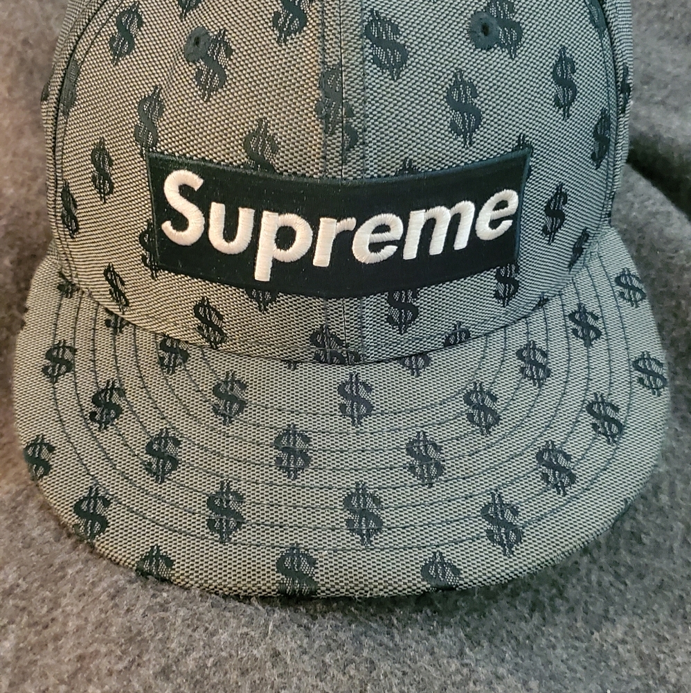Supreme Fitted Hat 7 1/4